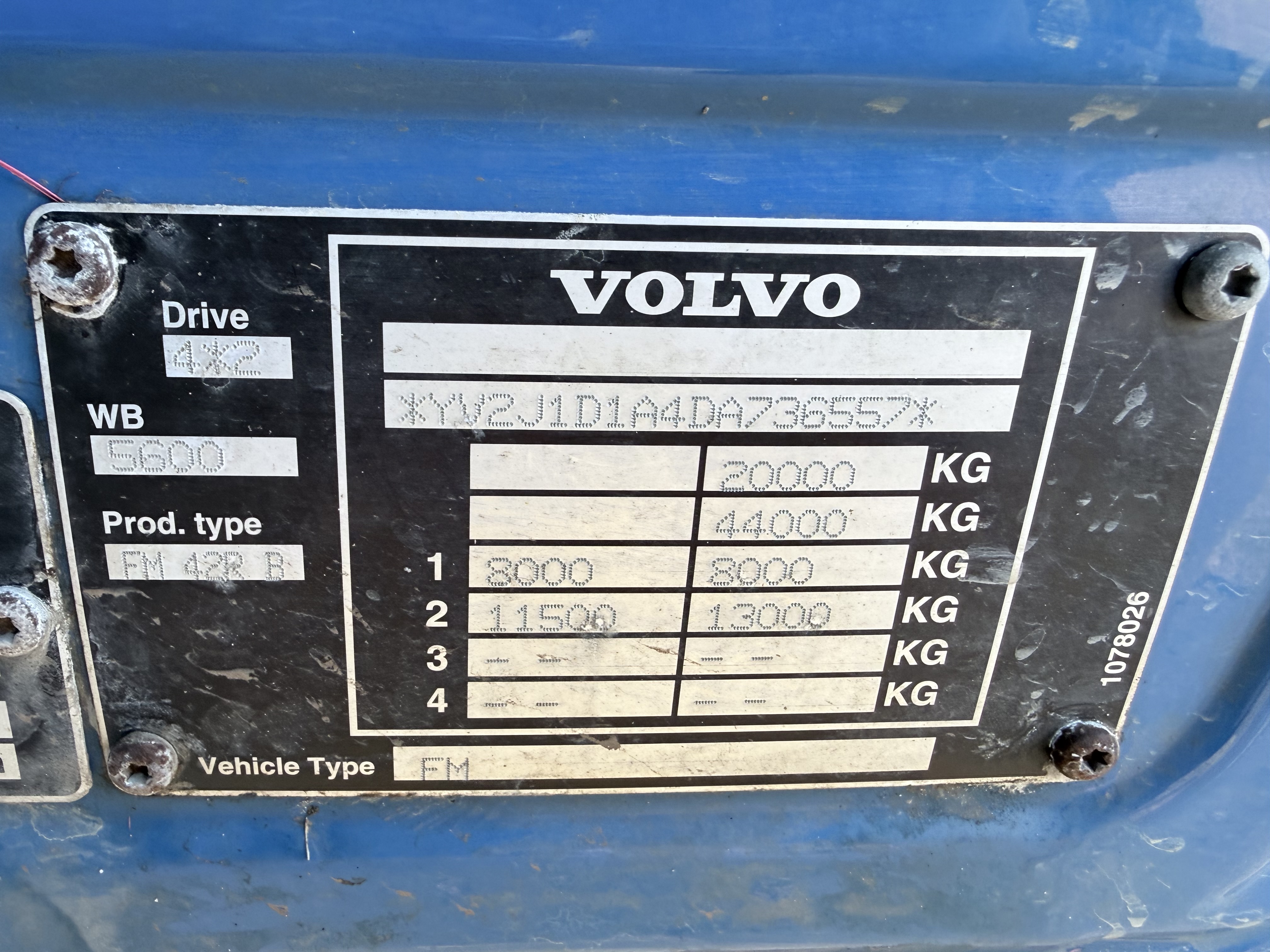 Volvo FM 330 7,7 m 4x2 Fragtlad & lift