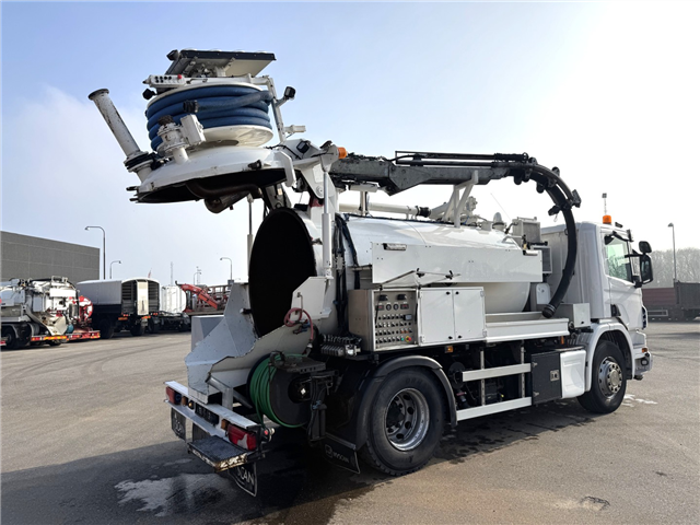 Scania P320 4x2 Hvidtved Larsen 7000 L Kombi