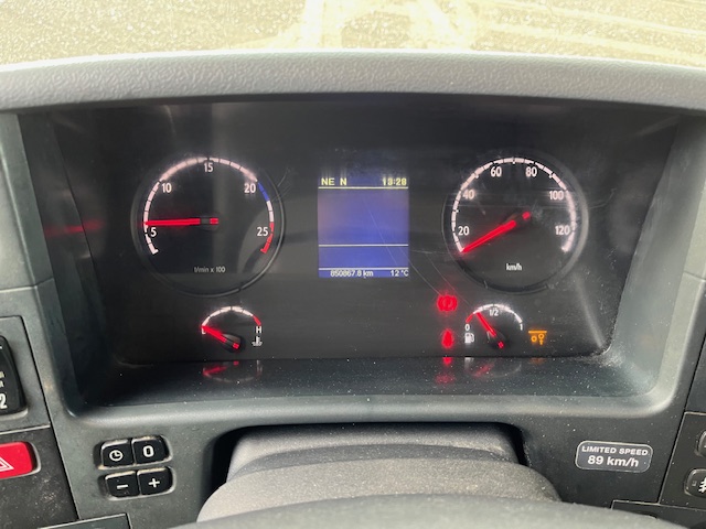 Scania P450 8X2*6 Knæklad + Kran HMF1820 – Machinetransporter