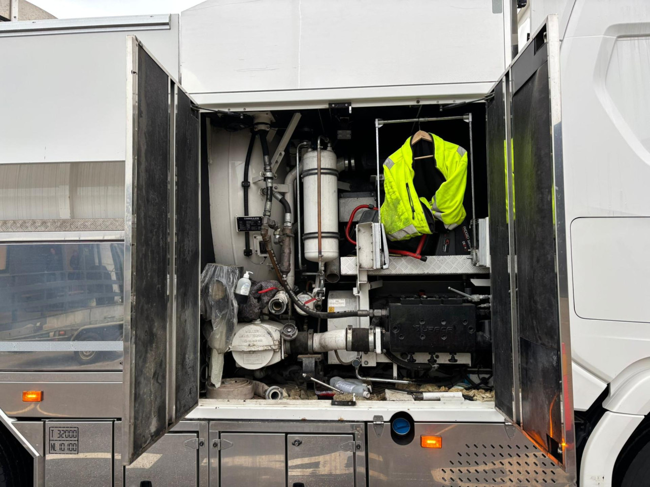 Scania R 500 B8x4*4NB Vacuum Cleaner