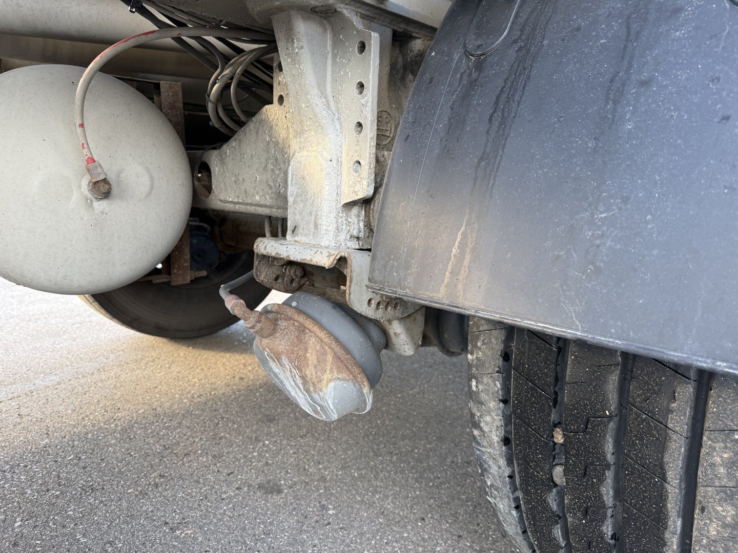 HMK Bilcon 27.000 l. ADR 5 Rum