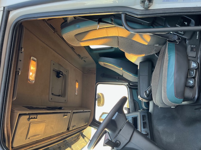 Volvo FM 330 6X2*4 Maskintransporter – Knæklad