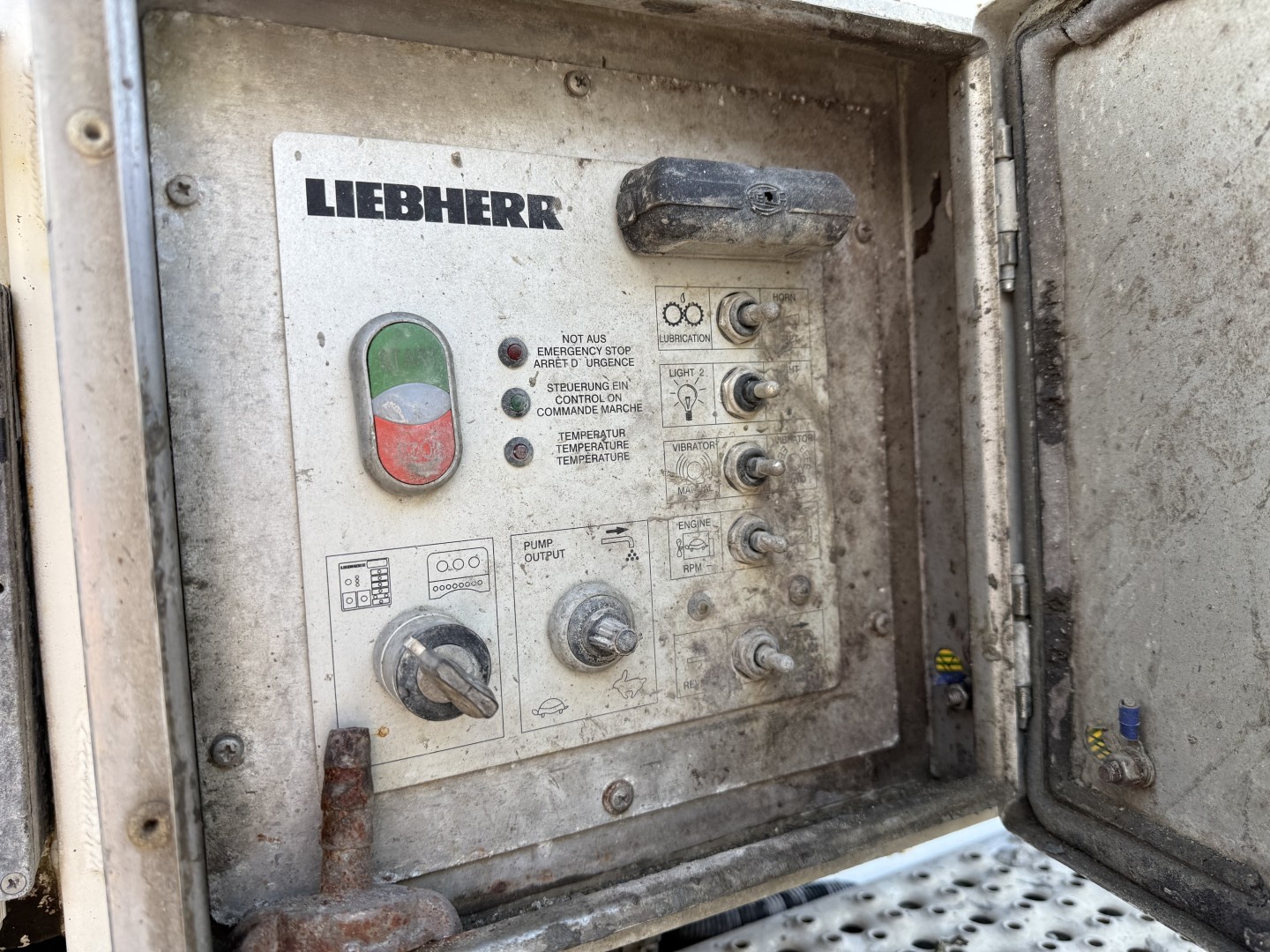 Scania P370 6x4 Liebherr THP140H 24 M4 XH Betonpumpe