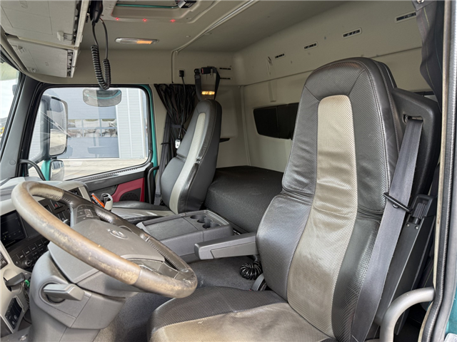 Volvo FM330 6x2*4 Carrier Supra 1050 Nordic