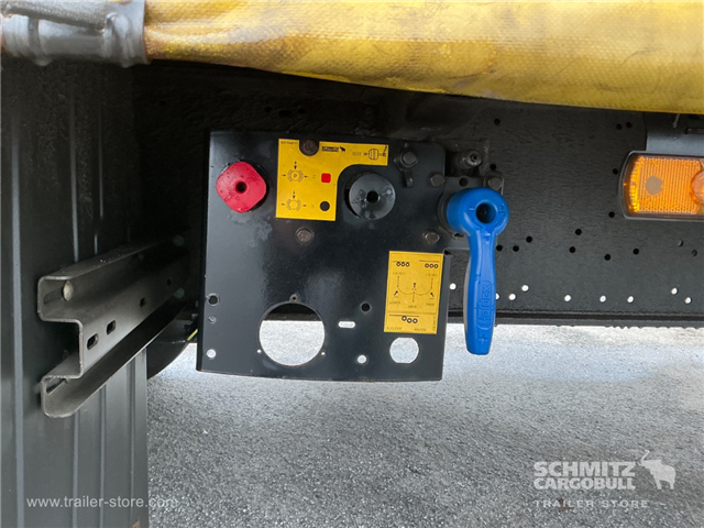 Schmitz Semi Curtainsider Mega