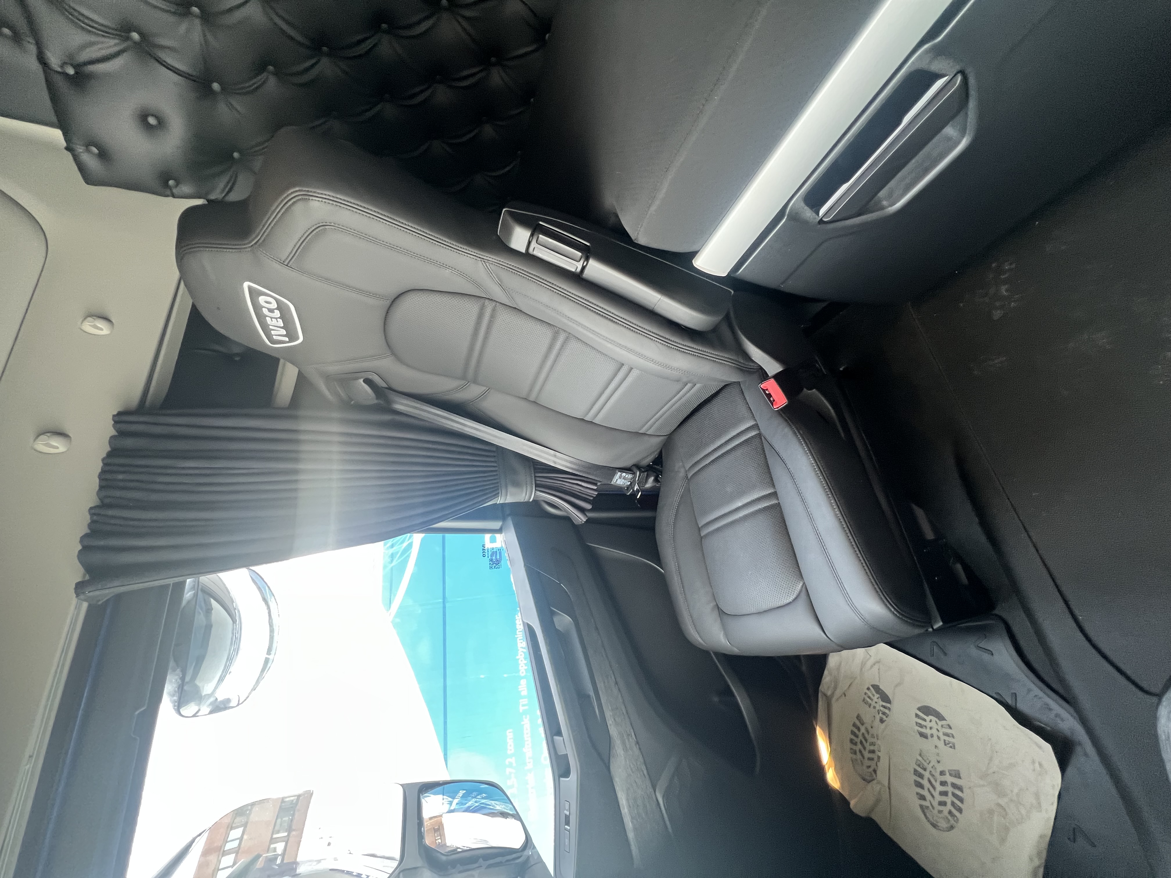 Iveco S-WAY 8X2/6 tripple-boggie