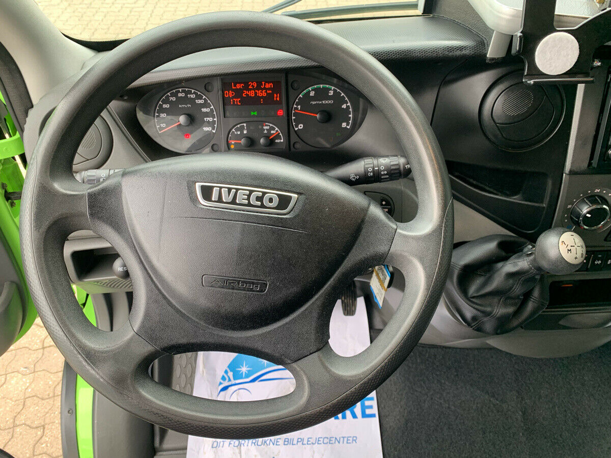 Iveco 35S17 LA/P Box/lift