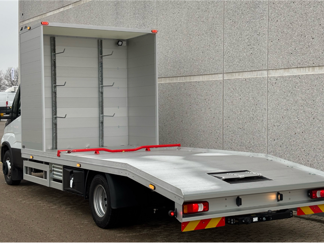 Iveco 70C21HA8/P m. knæklad