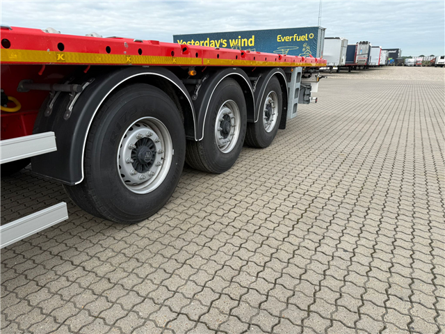 Kässbohrer 3 aks. SPB Flatbed