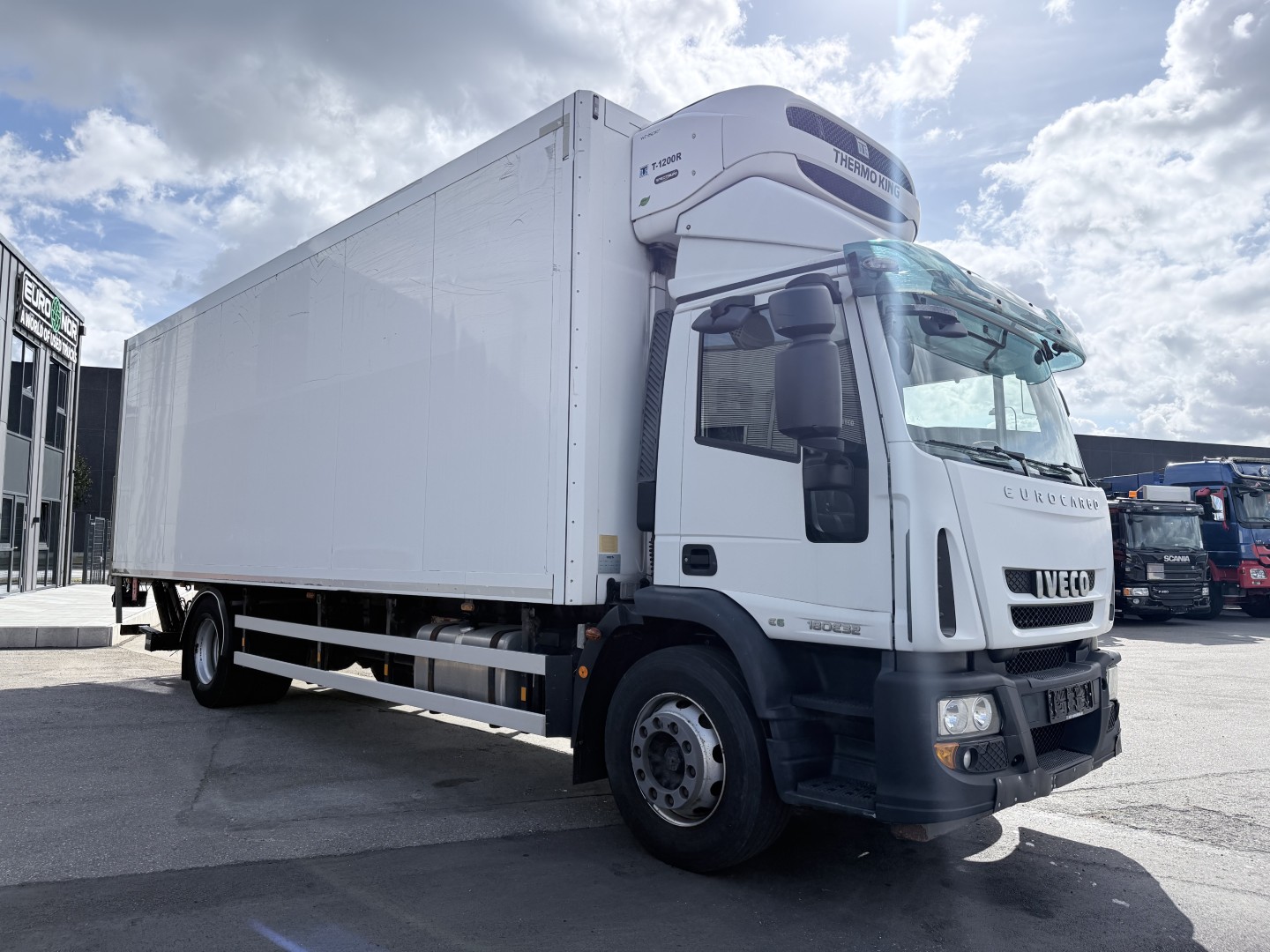 Iveco EuroCargo 180E32 4x2 Schmitz / Thermo King T-1200R Spectrum