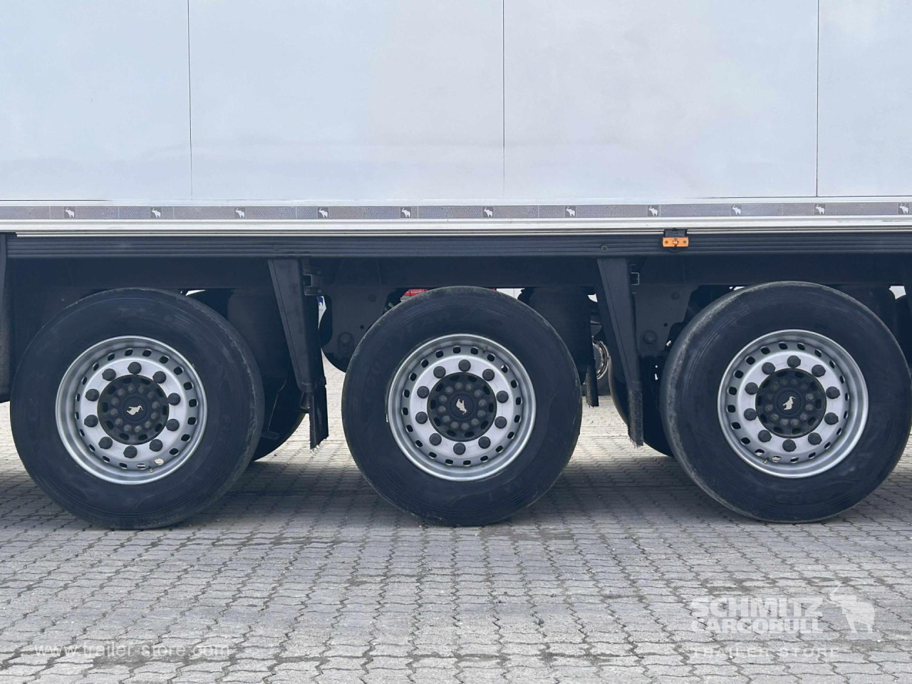 Schmitz Semi Reefer Meat hanging system