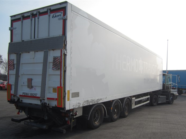 Ekeri Sideåbningsbar køletrailer med lift