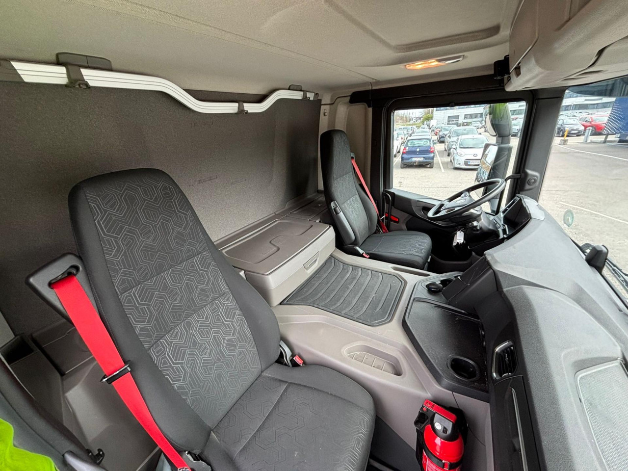 Scania P 320 B6x2*4NB Carrier Iceland Twincool Cherau pie