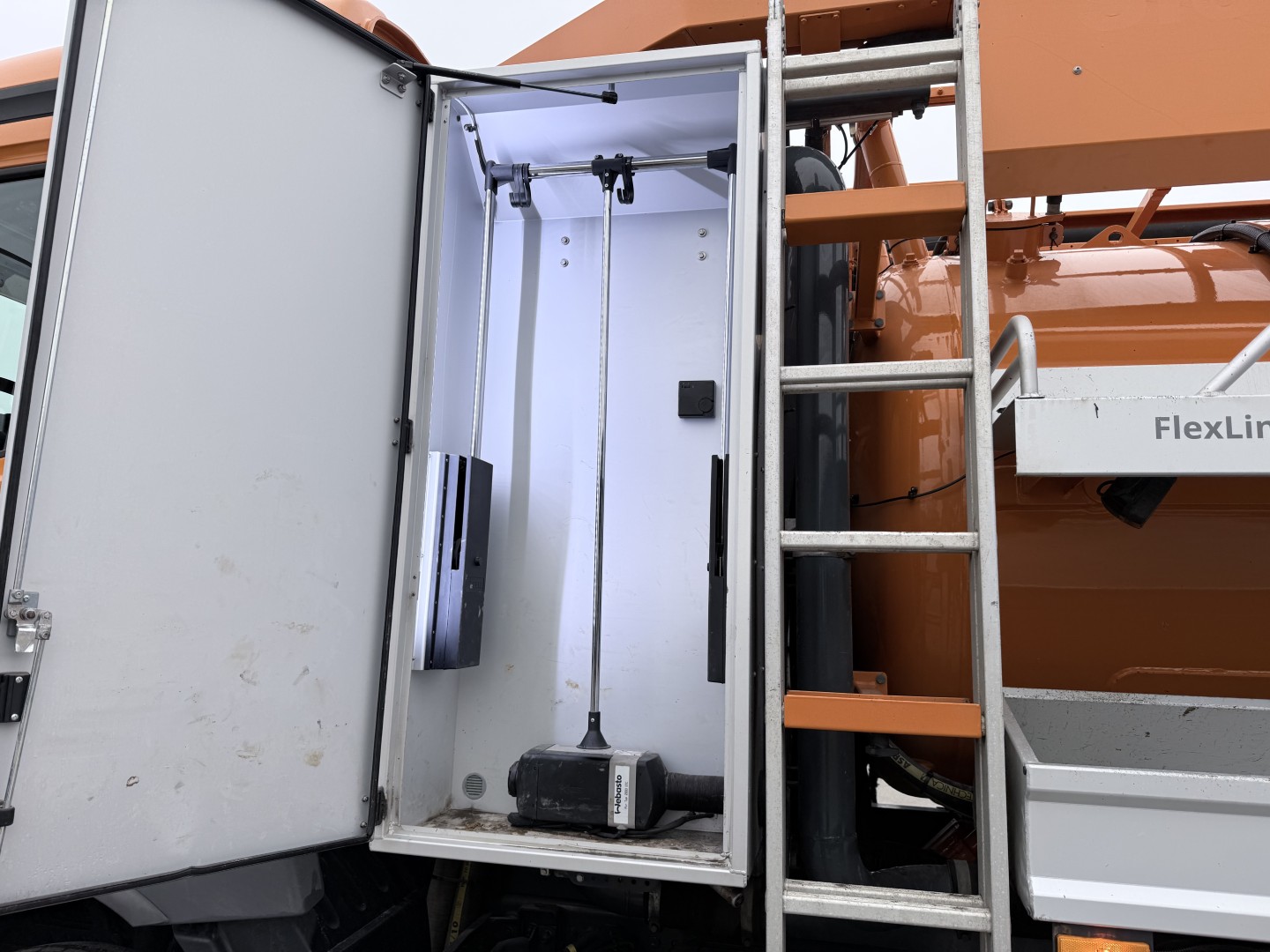 Mercedes Actros 1833 4x2 Bucher FlexLine C60