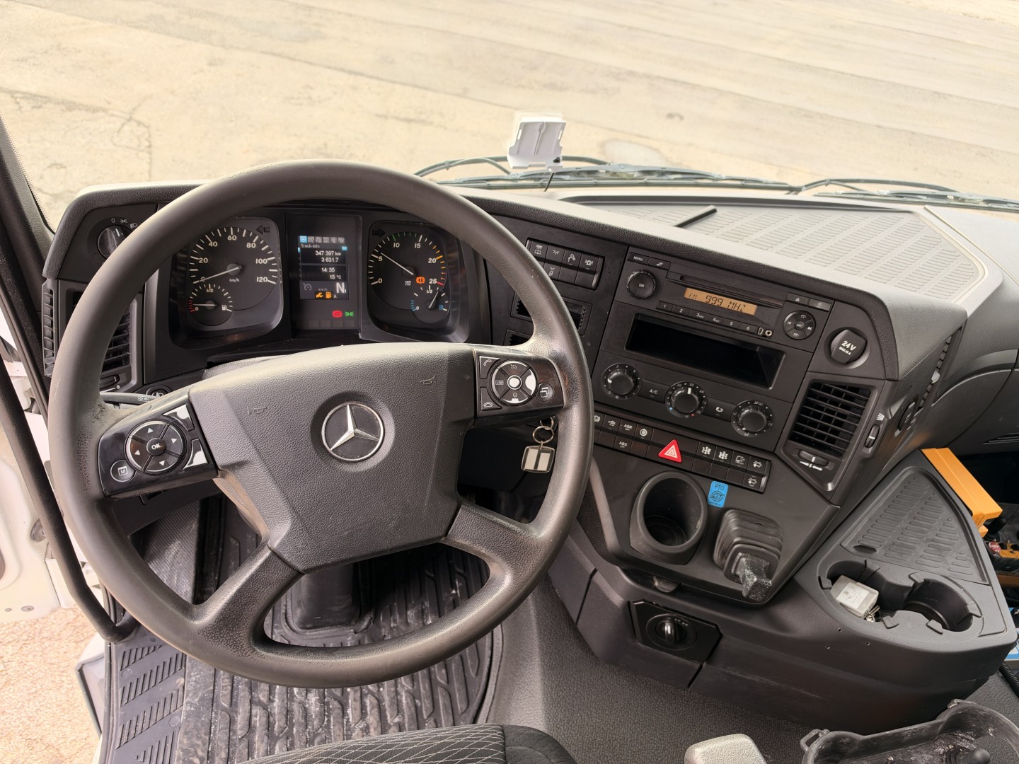 Mercedes Arocs 3251 8x4 CIFA Magnum MK 28.4 L Pumi