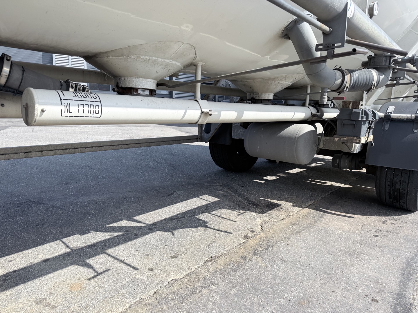 HMK Bilcon 30 t. 42 m3 Silo tank 6 rum