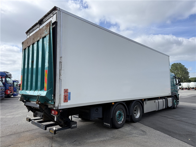 Volvo FM330 6x2*4 Carrier Supra 1050 Nordic