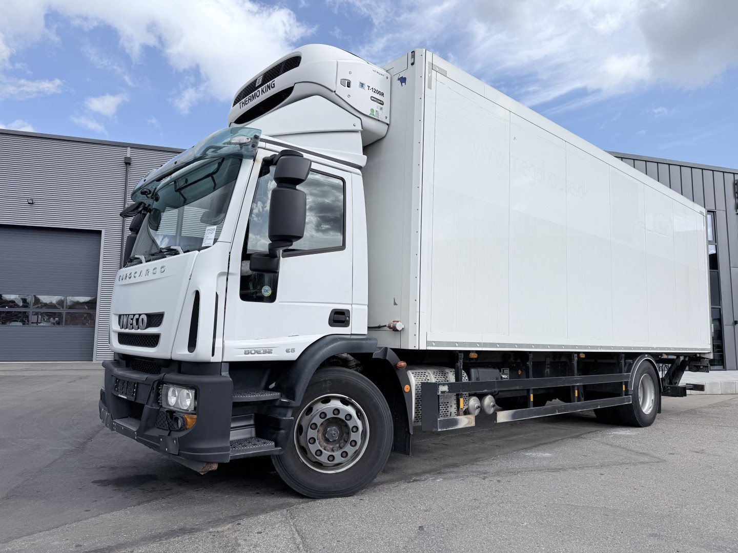 Iveco EuroCargo 180E32 4x2 Schmitz / Thermo King T-1200R Spectrum