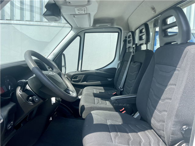 Iveco 35S17A8 knæklad