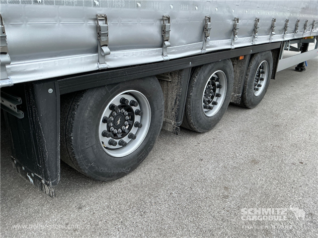 Schmitz Semi Curtainsider Mega