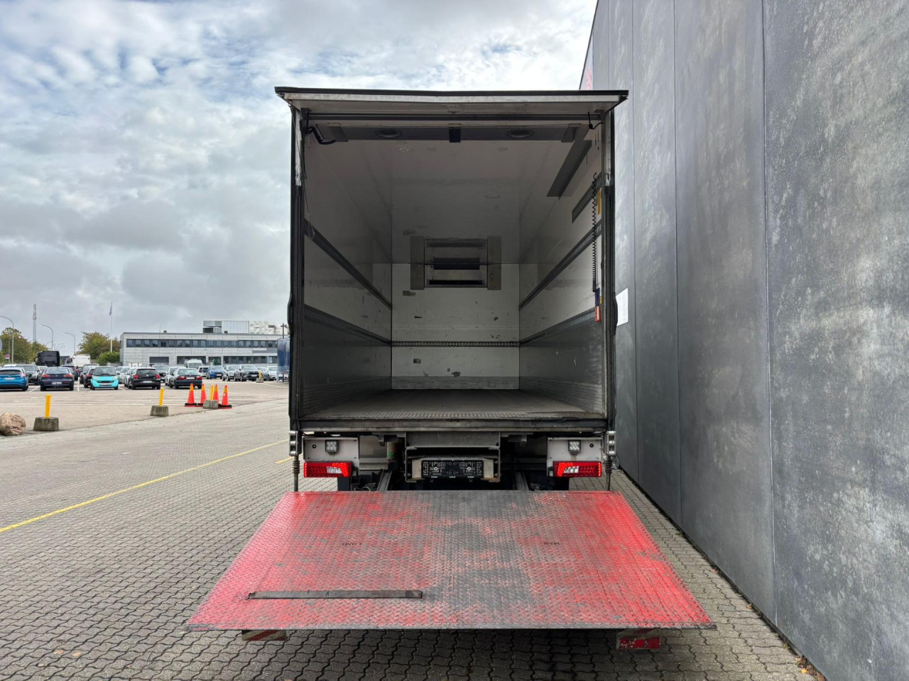 Scania P 280 B4x2NB Cooling