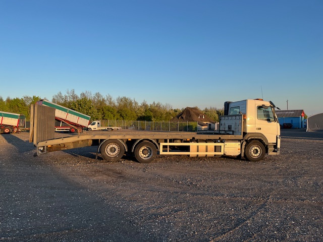 Volvo FM 330 6X2*4 Maskintransporter – Knæklad