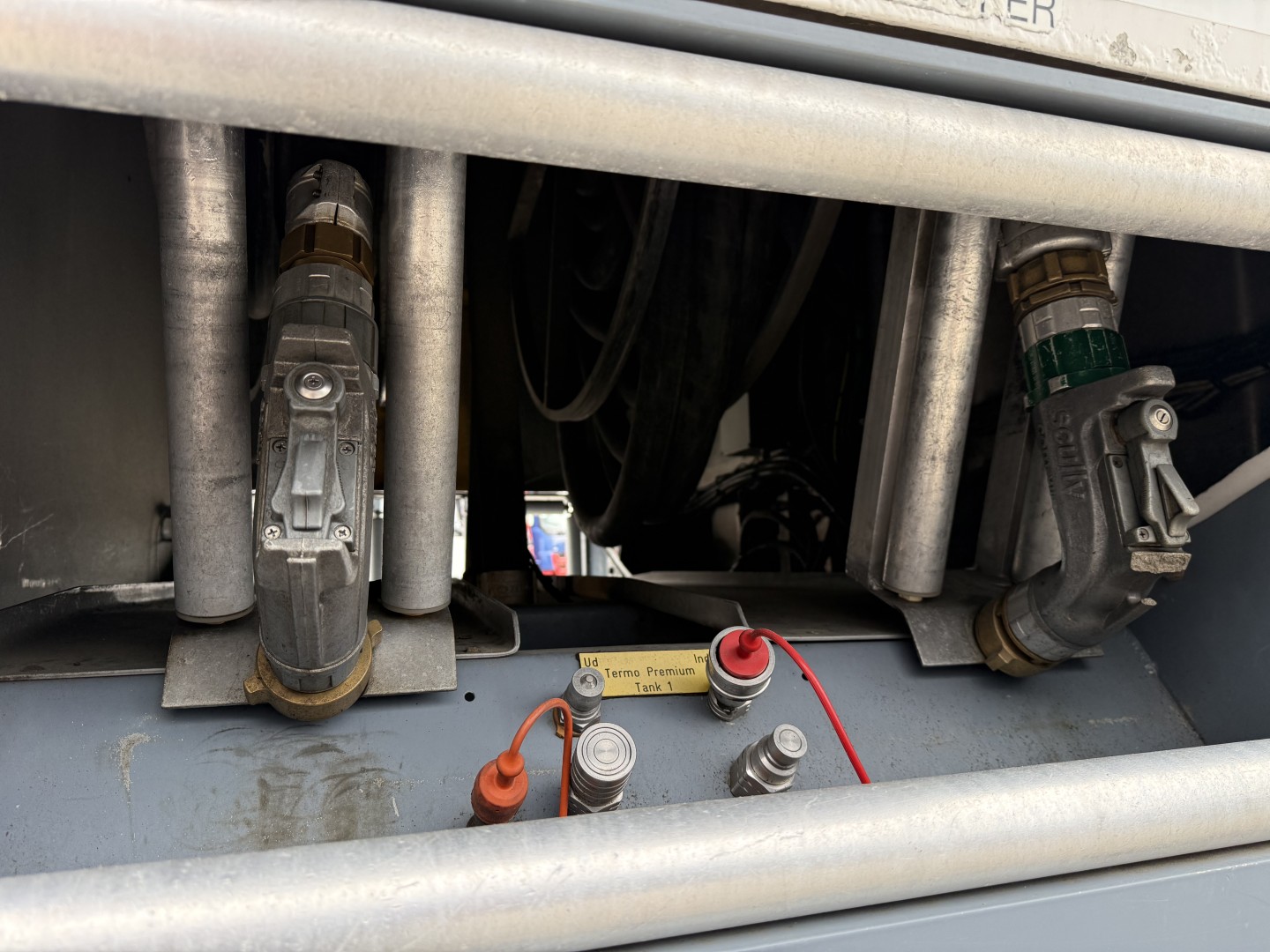 Volvo FM460 8x2*6 24.125 l. ADR Tank