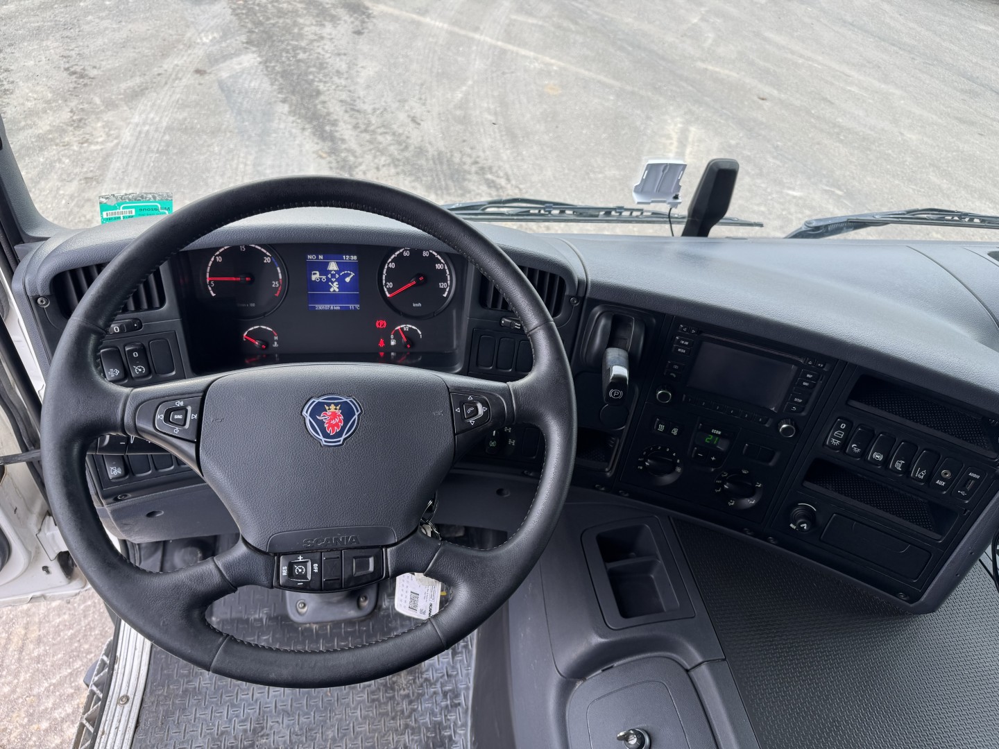 Scania P370 6x4 Liebherr THP140H 24 M4 XH