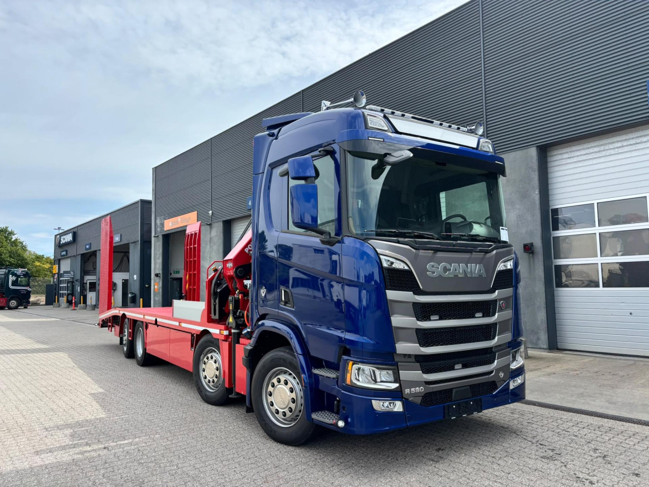 Scania R 590 B8x2*6NB Crane + machine transporter body wi