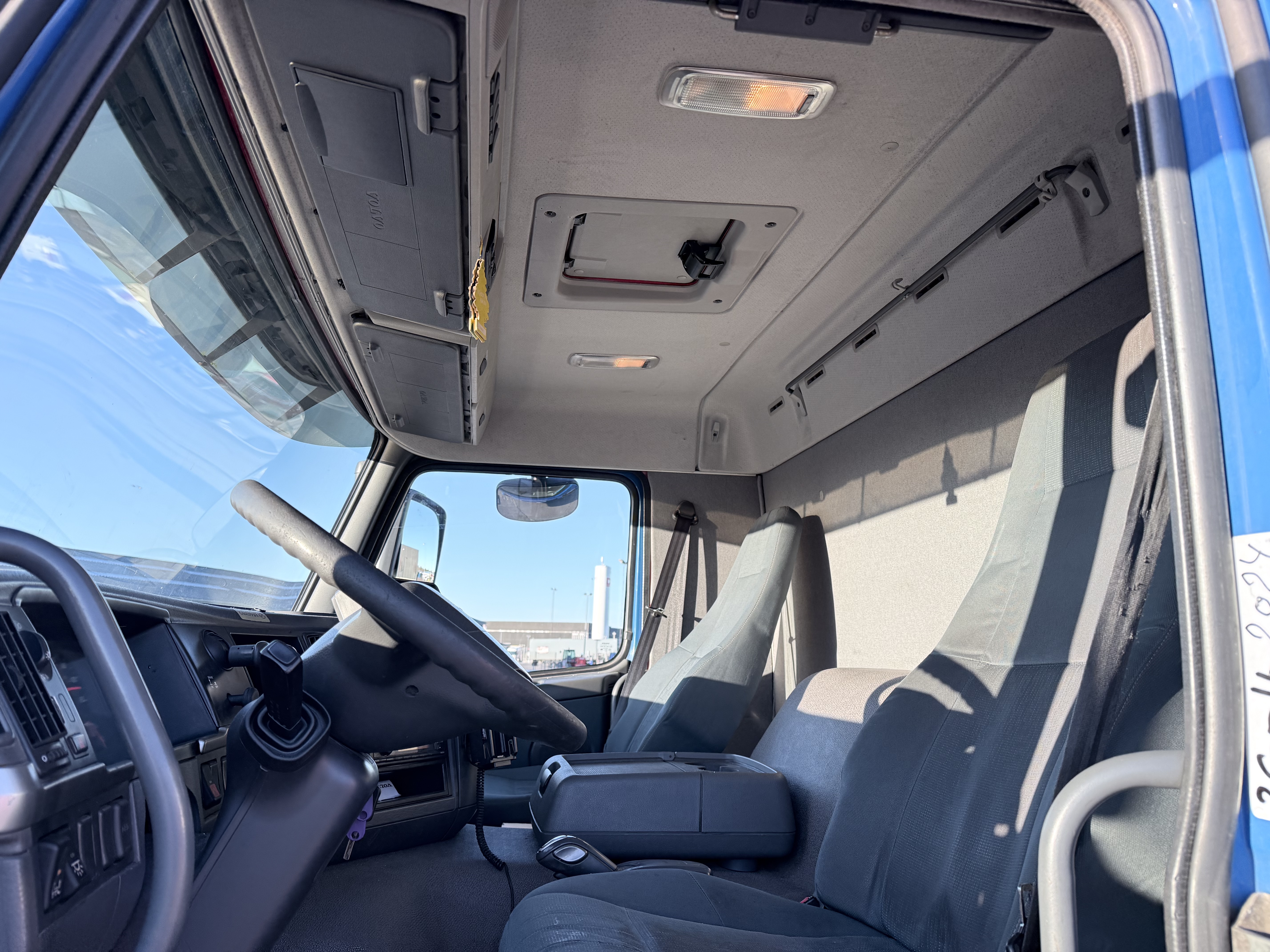 Volvo FM 330 7,7 m 4x2 Fragtlad & lift