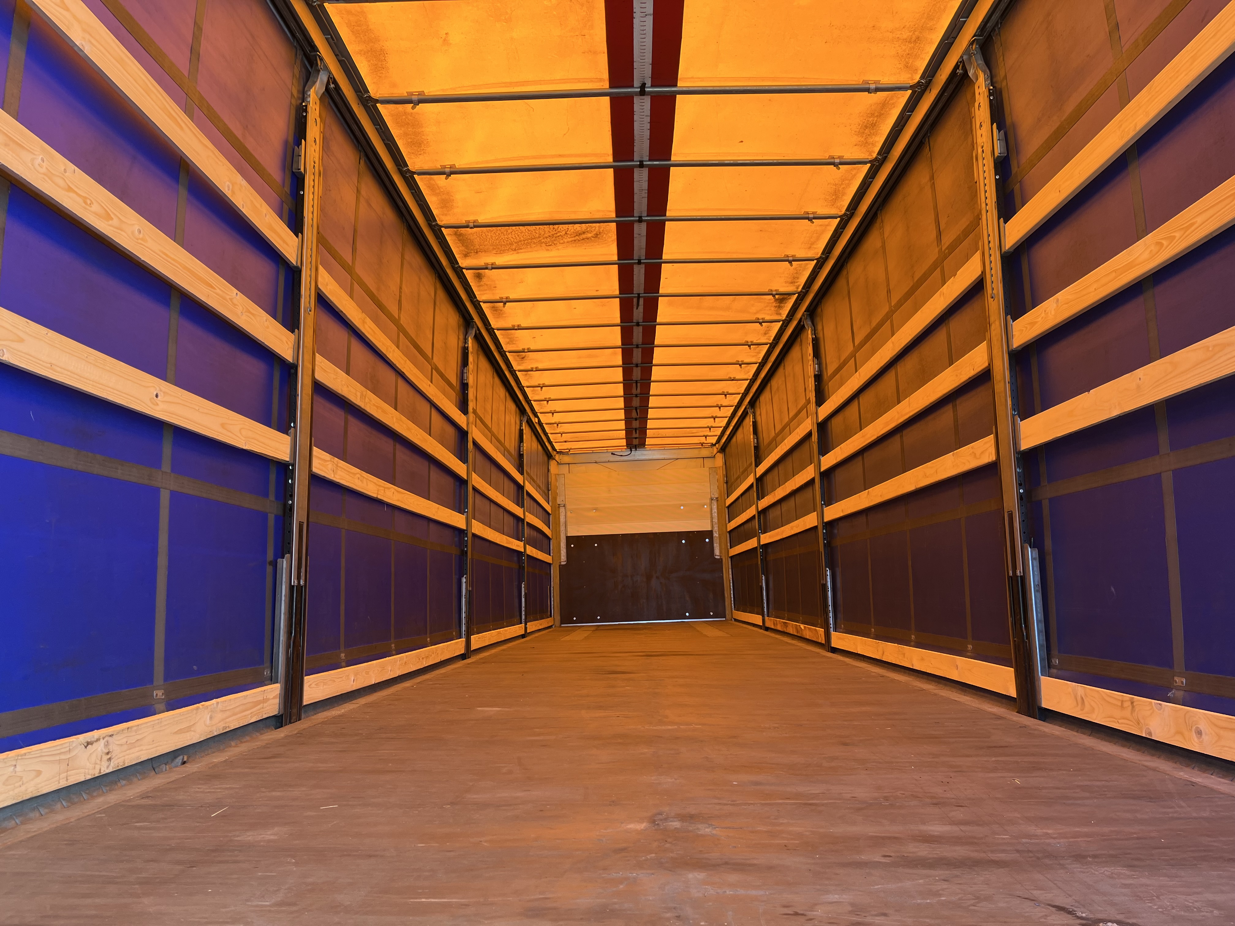 Schmitz Cargobull Gardin trailer m. hævetag