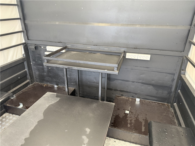 MAN 5 To KAT MIL 4x4 opb. studenterkørsel