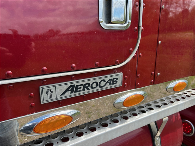 Kenworth W900L