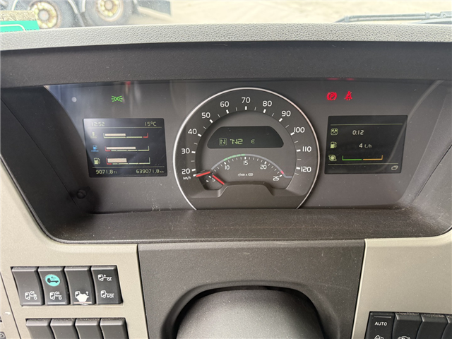 Volvo FM330 6x2*4 Carrier Supra 1050 Nordic