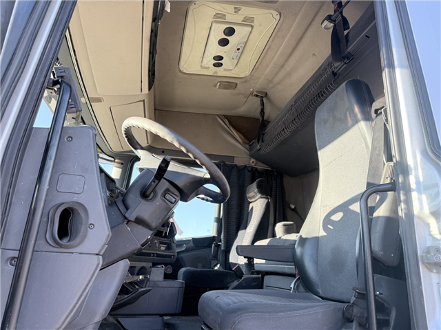 Scania R380 4x2 Knæklad med hydraulisk rampe