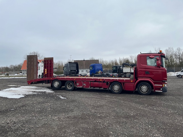 Scania G410 8X2*6 Knæklad – Machinetransporter
