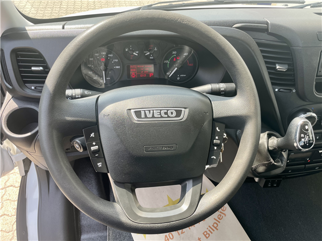 Iveco 35S17A8 knæklad