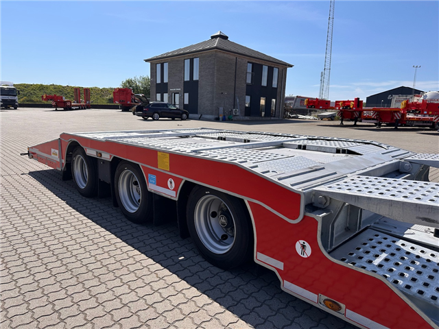 Kässbohrer 3 aks. Trucktransporter