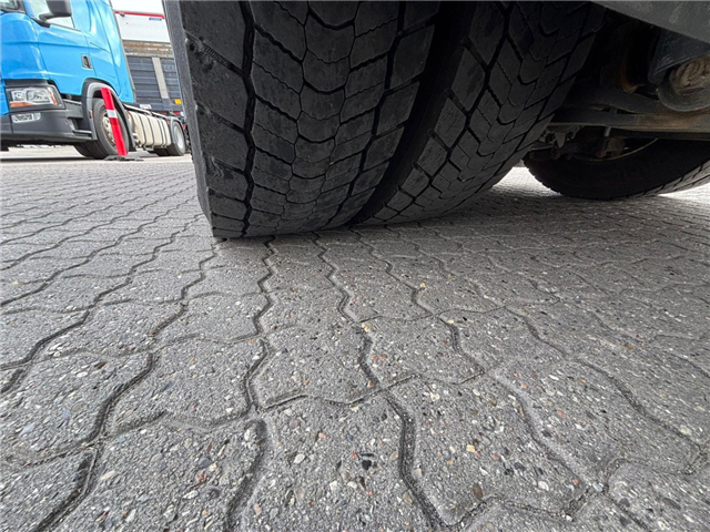 Scania P 320 B6x2*4NB Carrier Iceland Twincool Cherau pie