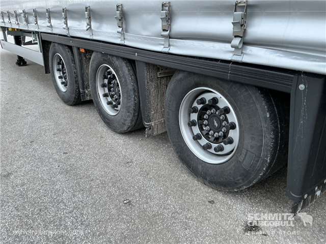 Schmitz Semi Curtainsider Mega