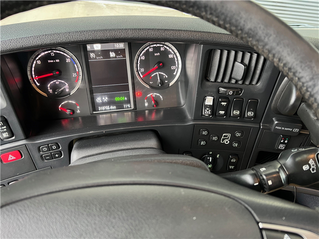 Scania R580 8X2*6 HMF 6020 OK6 + Jib