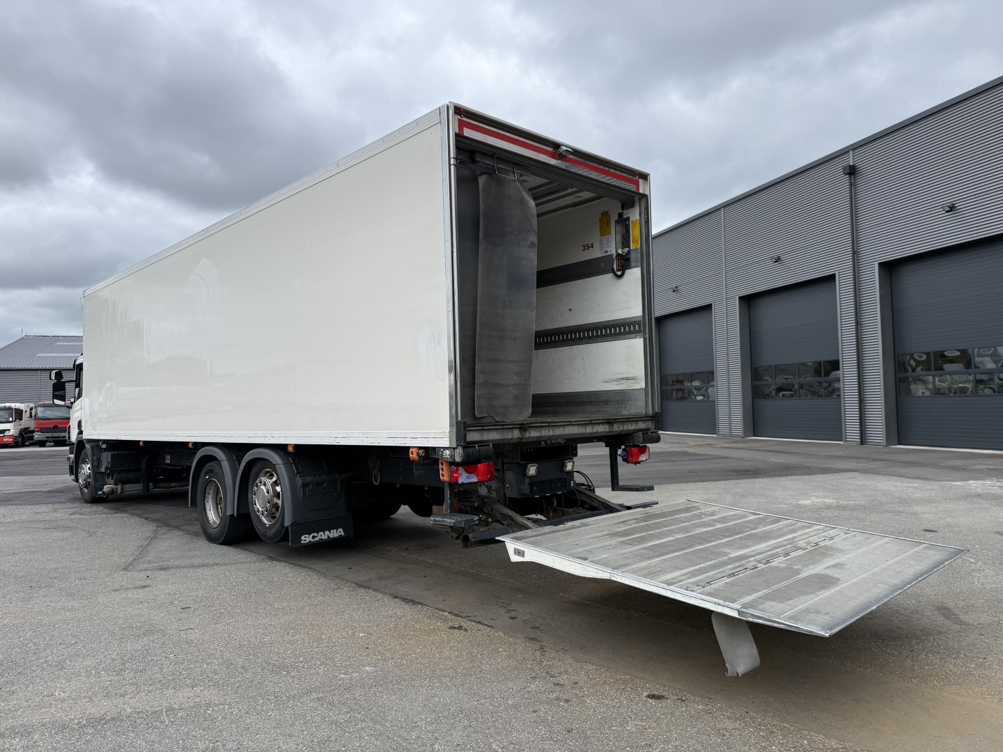 Scania P320 6x2*4 Carrier Supra 120 Mt 9,90 m. kasse