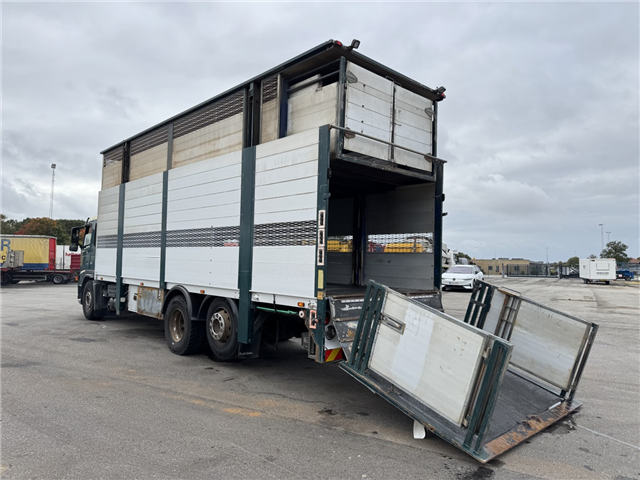 Volvo FM9/380 6x2*4 Dyretransport
