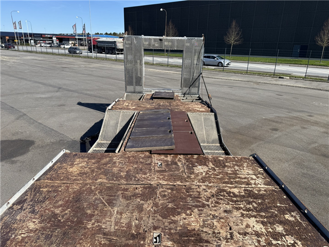 Fliegl FLT328 3 akslet Maskinanhænger m/hjulbrønd