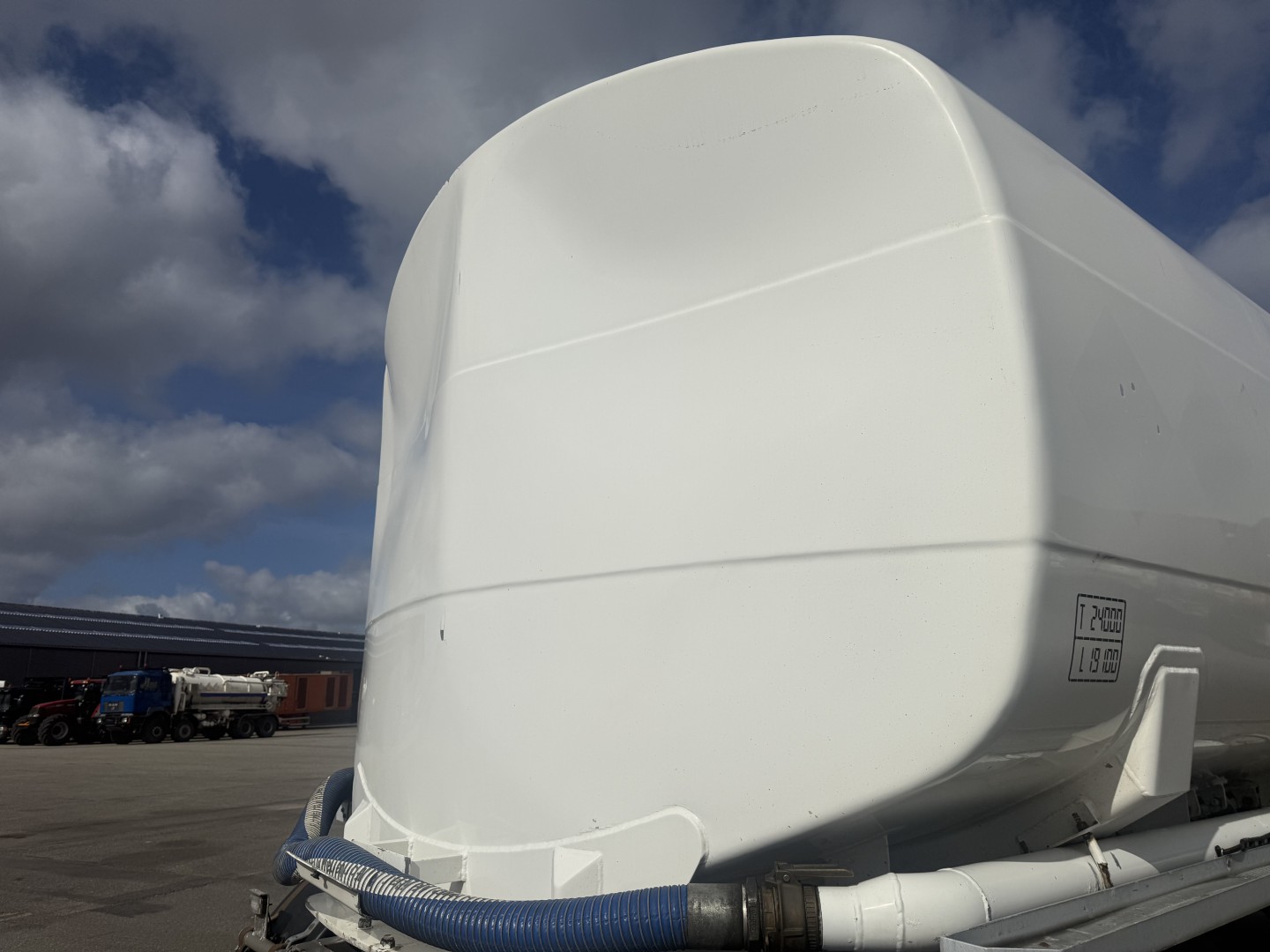 HMK Bilcon 27.000 l. ADR 5 rum