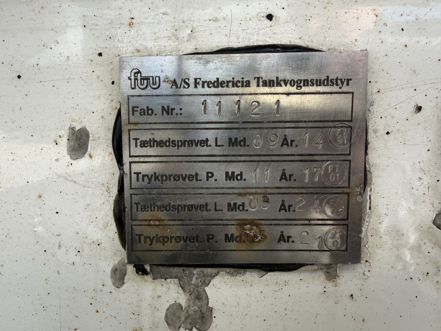 HMK Bilcon 27.000 l. ADR 5 rum