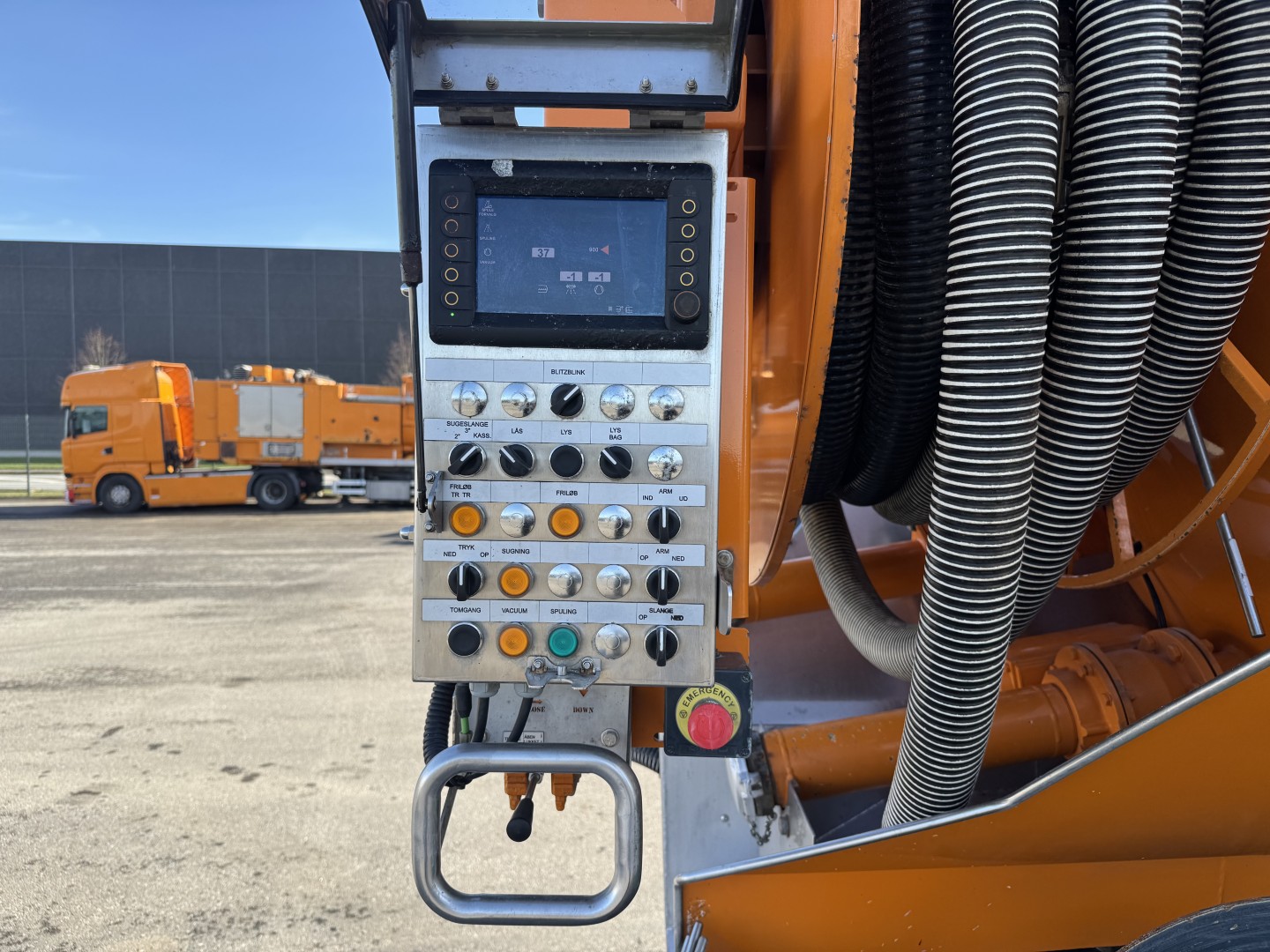 Mercedes Actros 1833 4x2 Bucher FlexLine C60