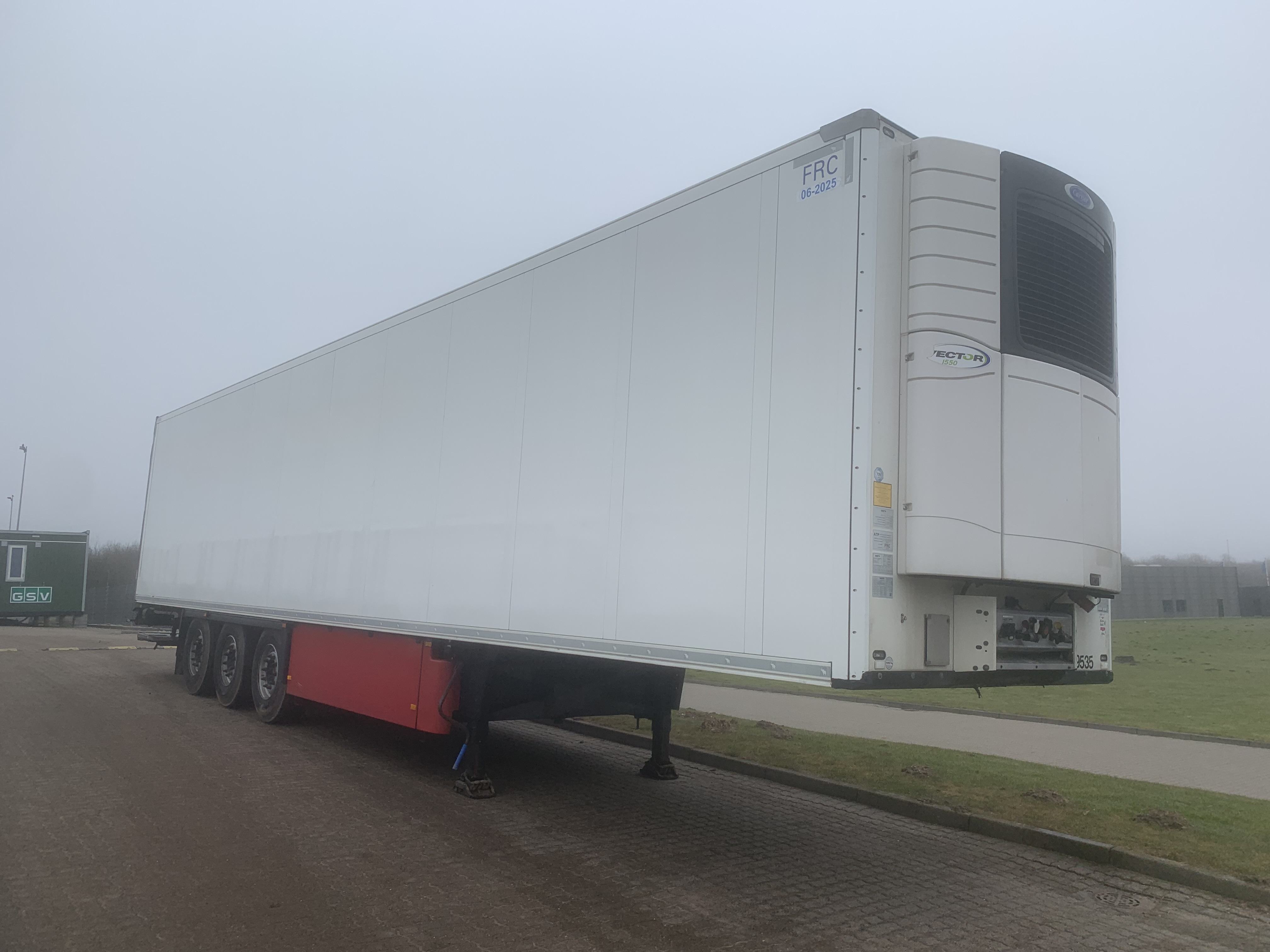 Schmitz Cargobull 3-akslet køletrailer m. lift