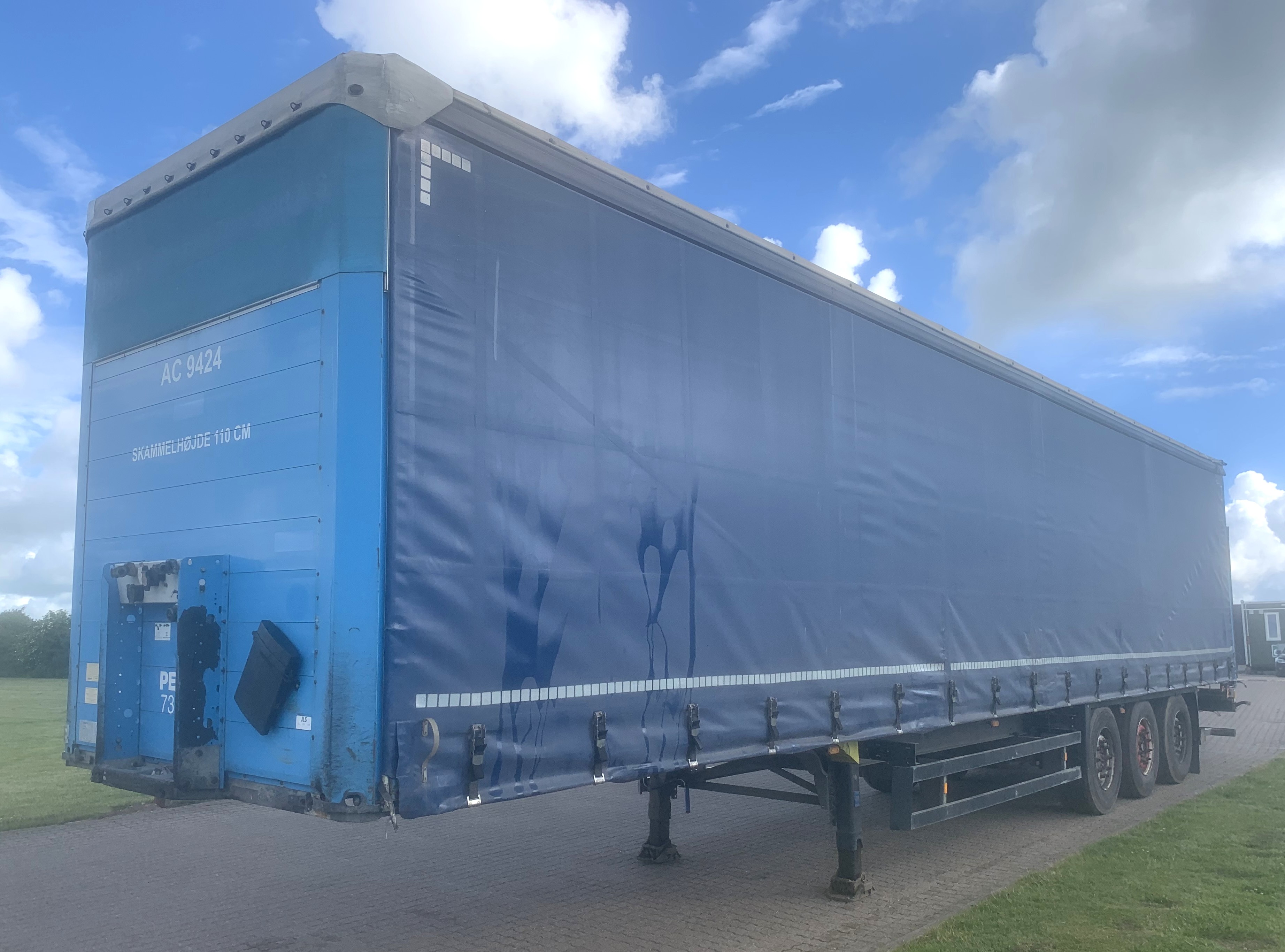 Schmitz Cargobull 3-akslet Gardintrailer m. lift