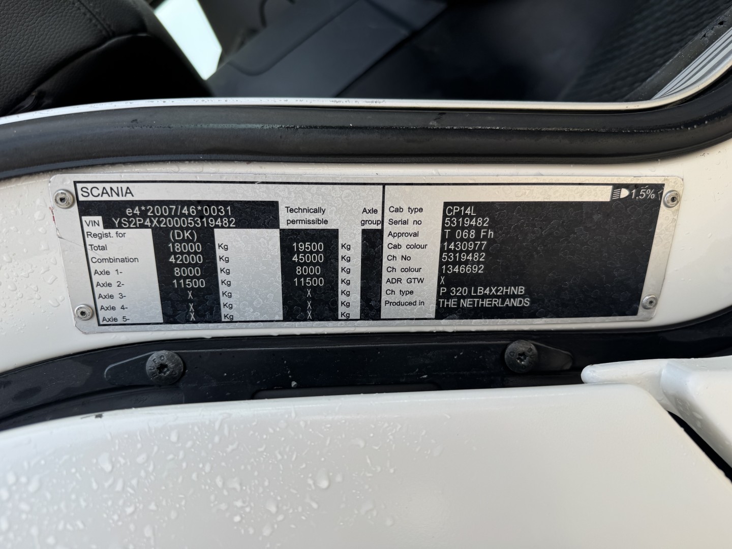 Scania P320 4x2 Hvidtved Larsen 7000 L Kombi